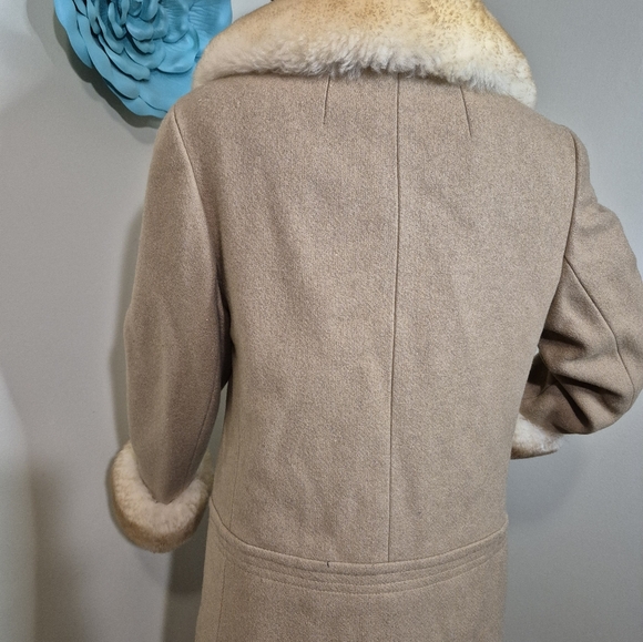 Gorgeous Vintage Wool Coat with Shearling Trim. Union Label, Drop waist - Picture 6 of 9